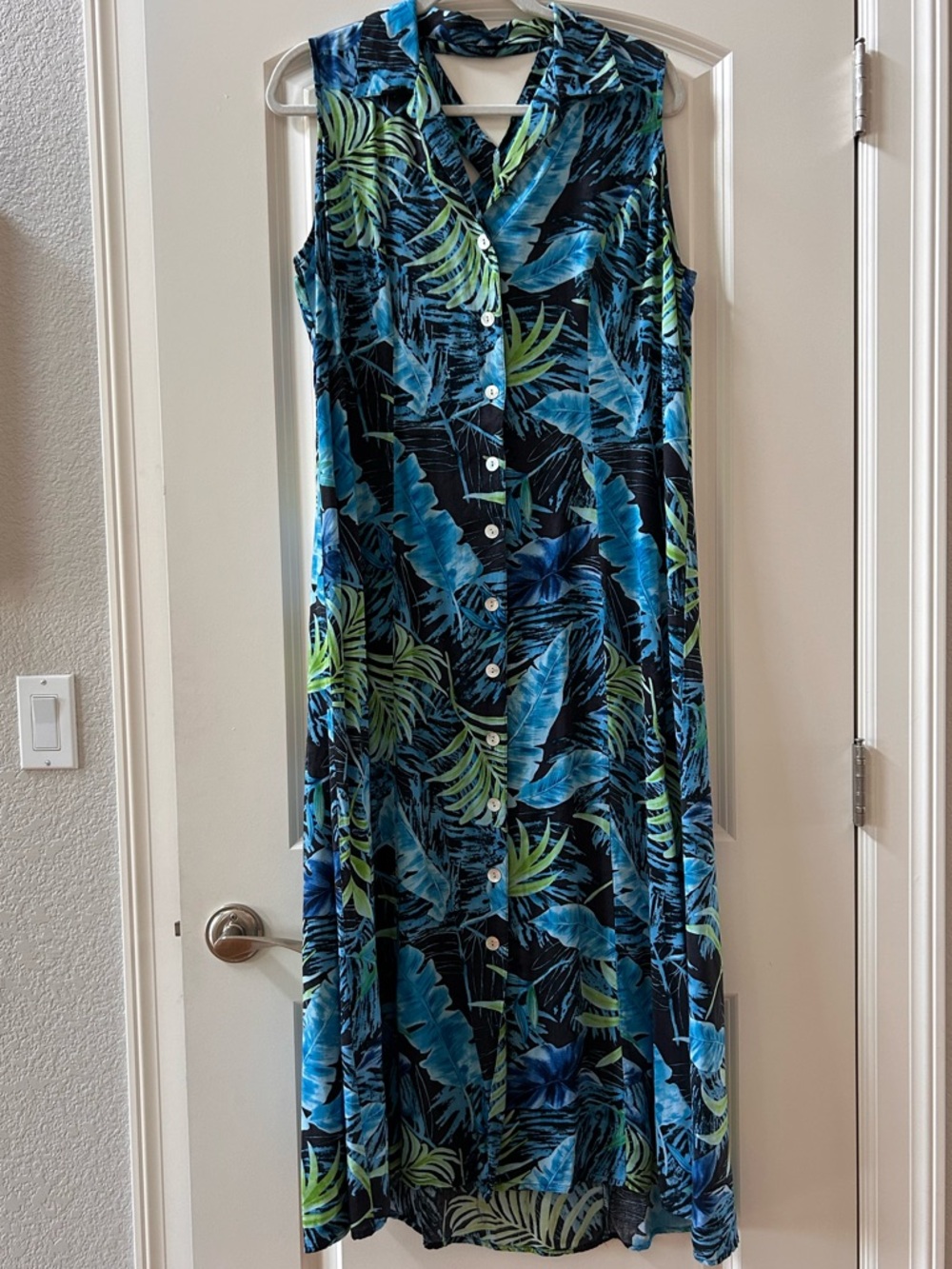 Vintage 90’s California Krush maxi floral tropical full button down dress. Beach